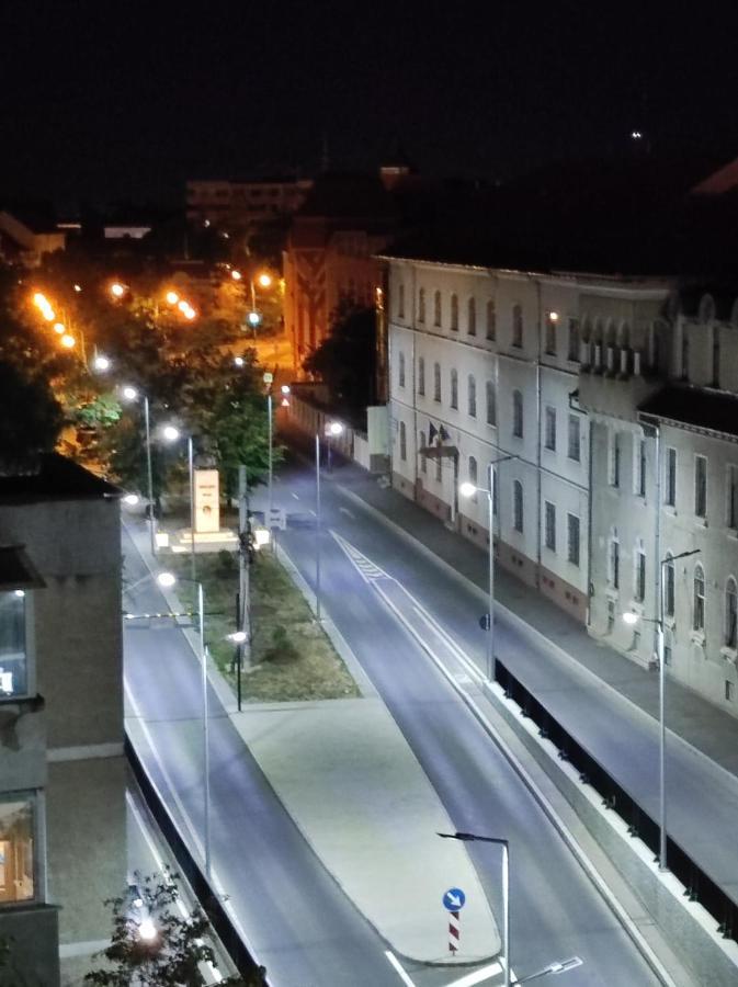 Midtown Apartment Oradea Ngoại thất bức ảnh